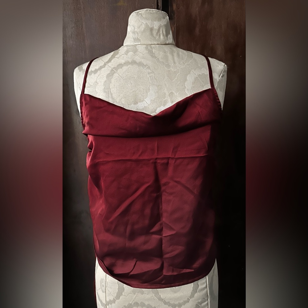 Forever 21 burgundy tank top shirt